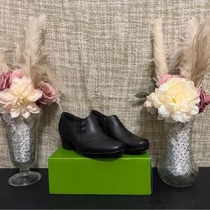 CLARKS EMSLIE WARREN BOOTIES *LIKE NEW*